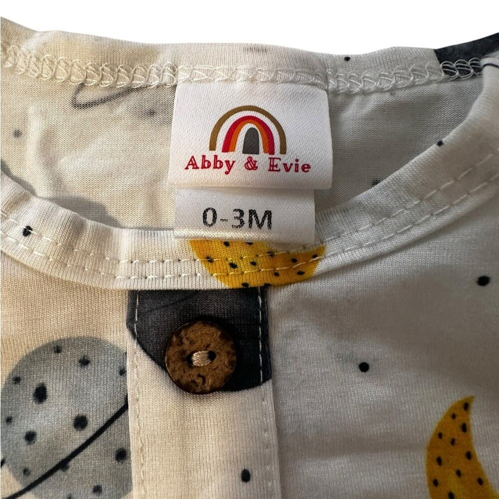 Abby & Evie Solar System Bamboo/Spandex Baby Gown Size 0/3 mo Hand Covers - Picture 4 of 4